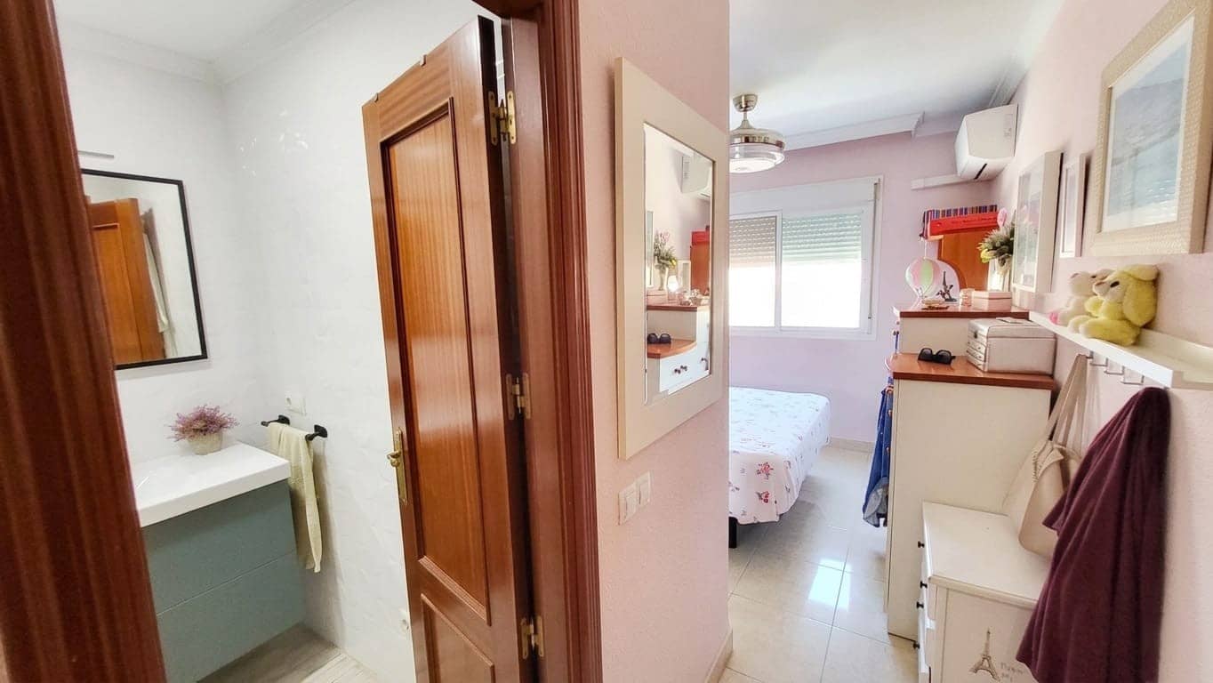 3 slaapkamer Flat te koop in Rincon de la Victoria met garage - € 399.000 (Ref: 9899801)