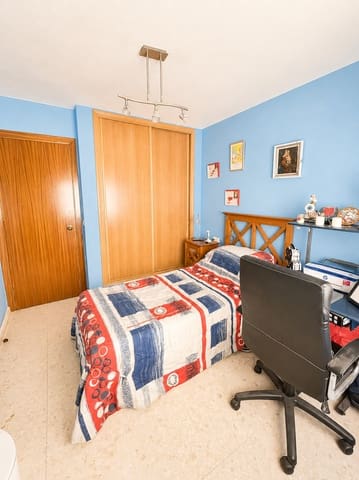 4 chambre Appartement à vendre à Parque Ayala, Malaga ville avec garage - 450 000 € (Ref: 9902411)