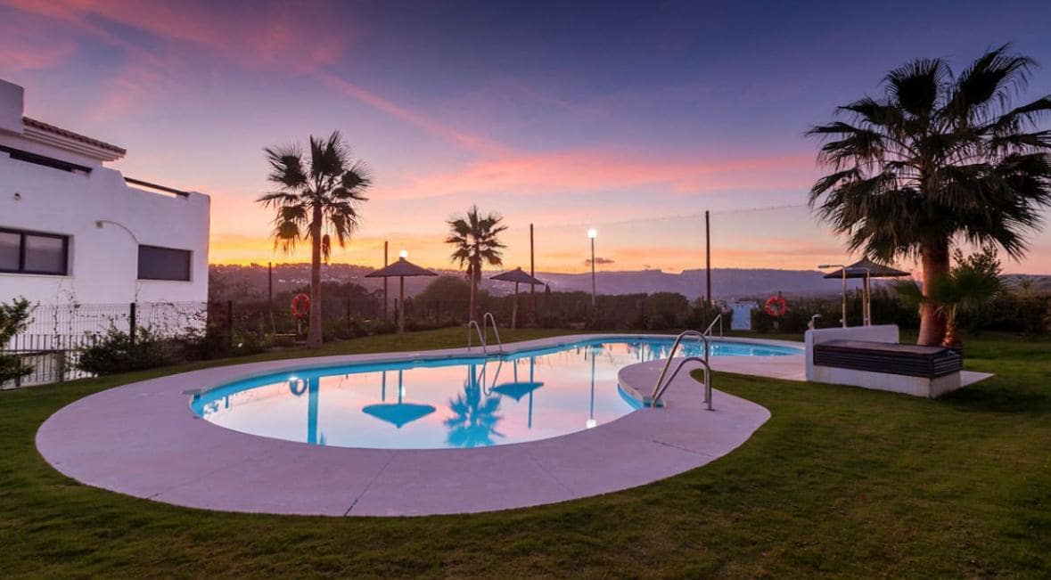 2 slaapkamer Appartement te koop in Casares met zwembad garage - € 395.000 (Ref: 9906605)