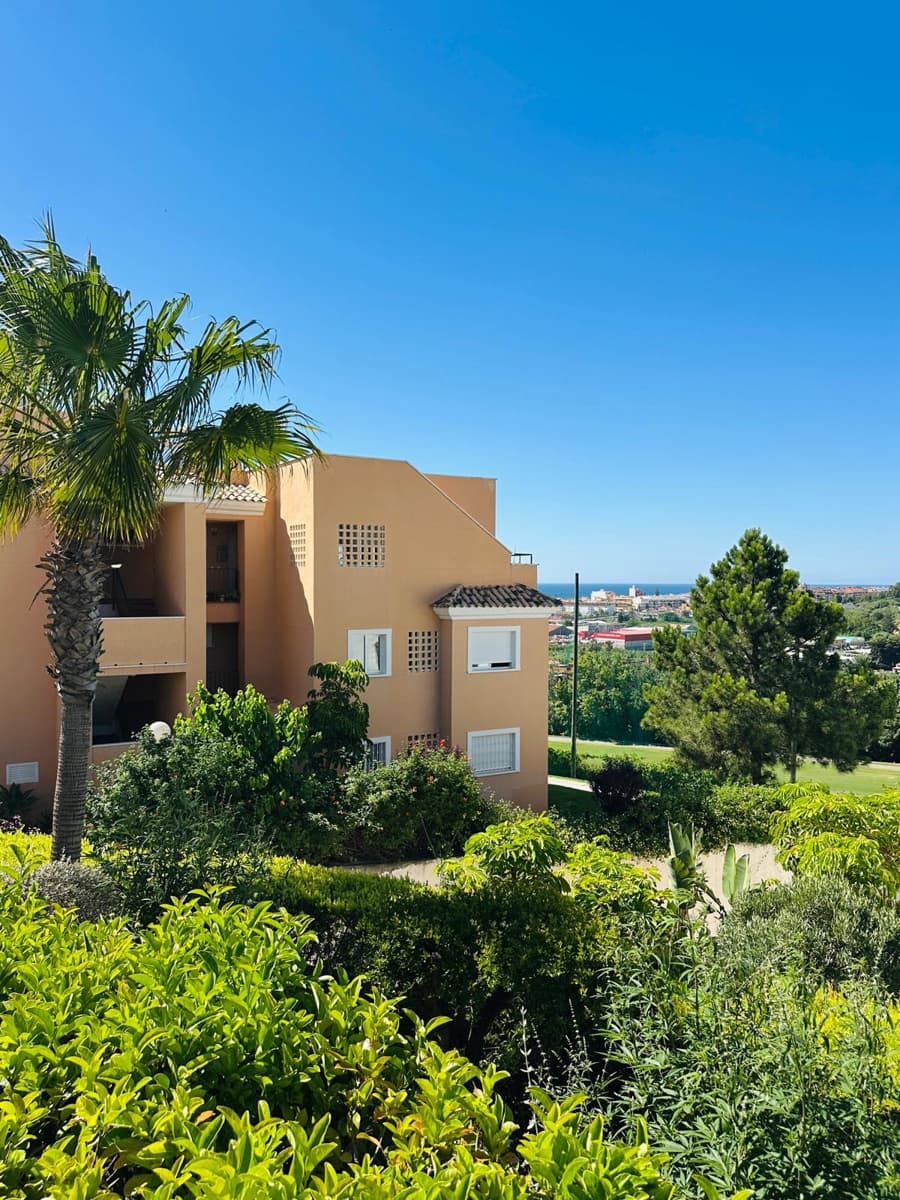2 slaapkamer Appartement te koop in Casares met zwembad garage - € 395.000 (Ref: 9906605)