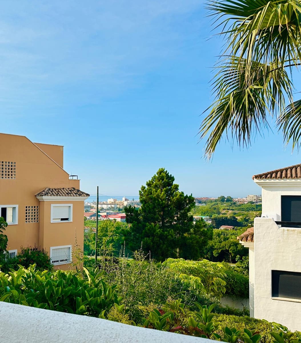 2 slaapkamer Appartement te koop in Casares met zwembad garage - € 395.000 (Ref: 9906605)