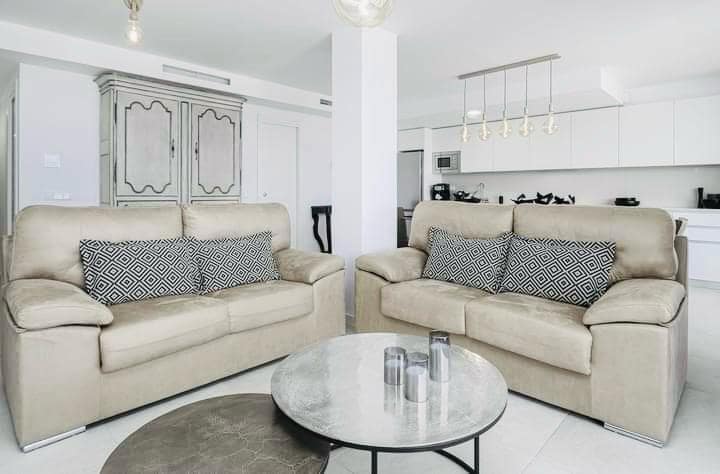 3 bedroom Apartment for sale in Estepona with pool garage - € 495,000 (Ref: 9934780)