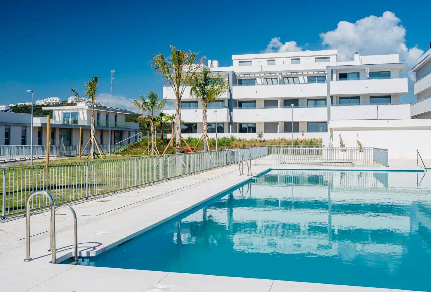 3 bedroom Apartment for sale in Estepona with pool garage - € 495,000 (Ref: 9934780)