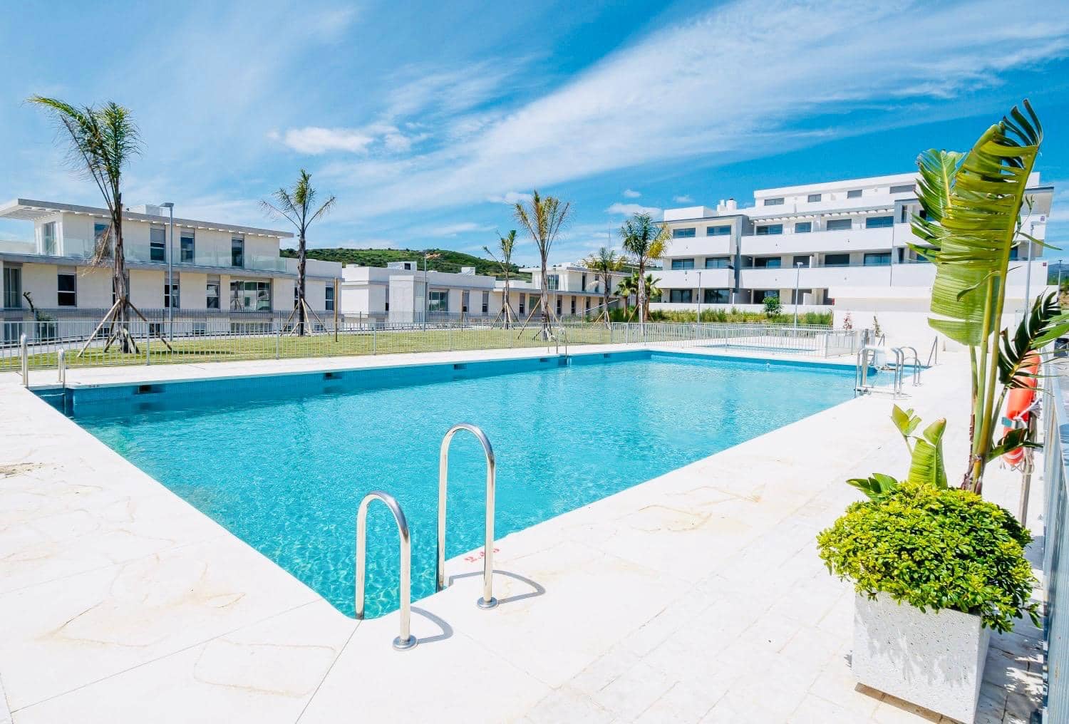 3 bedroom Apartment for sale in Estepona with pool garage - € 495,000 (Ref: 9934780)