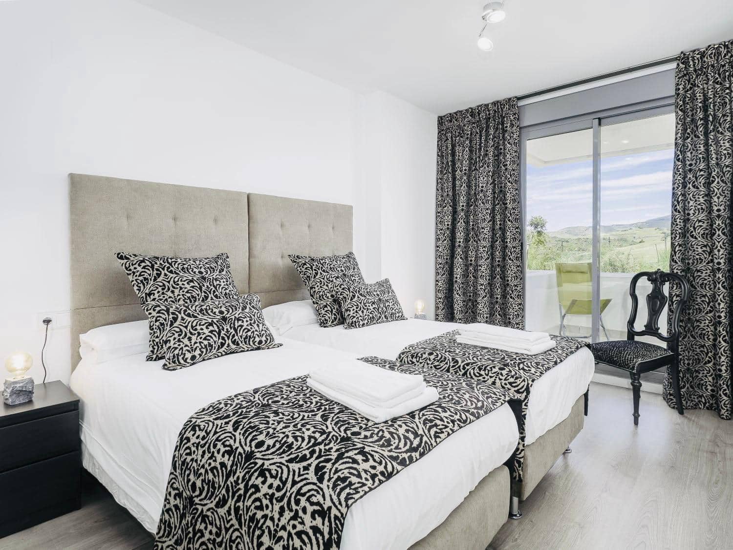 3 bedroom Apartment for sale in Estepona with pool garage - € 495,000 (Ref: 9934780)
