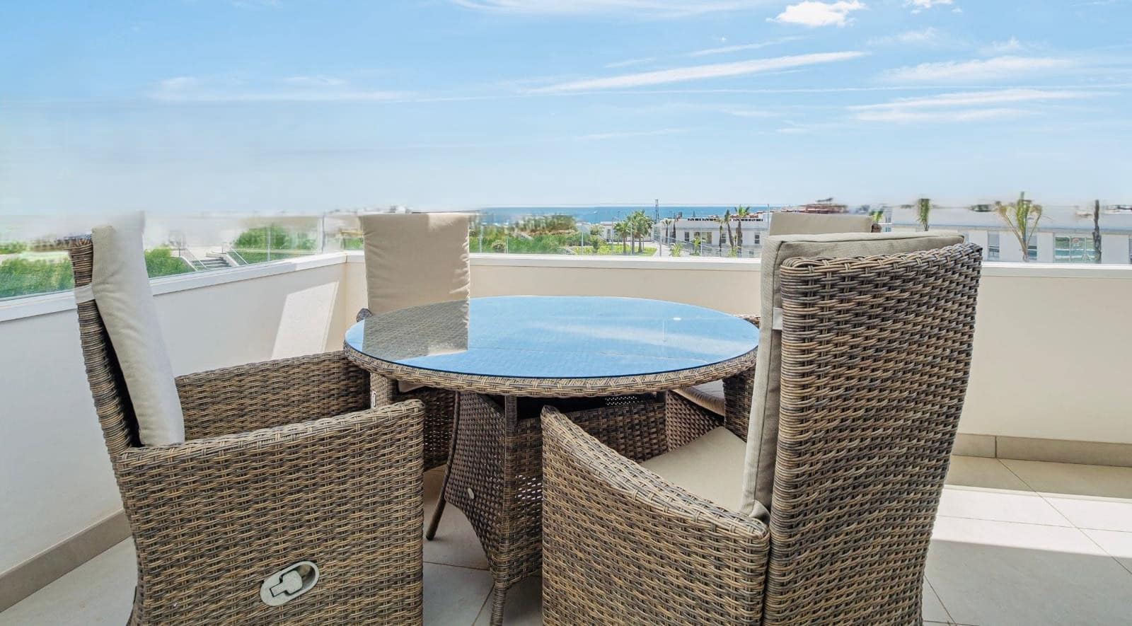 3 bedroom Apartment for sale in Estepona with pool garage - € 495,000 (Ref: 9934780)