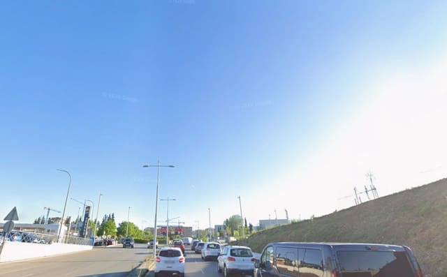 Comercial para venda em Figares, Granada cidade com garagem - 13 700 130 € (Ref: 9943189)