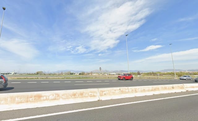 Comercial para venda em Figares, Granada cidade com garagem - 13 700 130 € (Ref: 9943189)