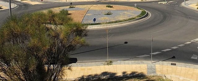 Comercial para venda em Figares, Granada cidade com garagem - 13 700 130 € (Ref: 9943189)