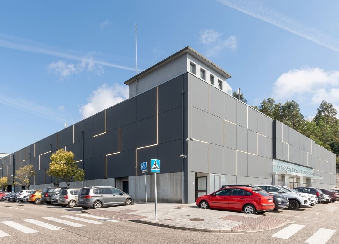 Comercial para venda em Granada cidade com garagem - 13 700 130 € (Ref: 9943189)