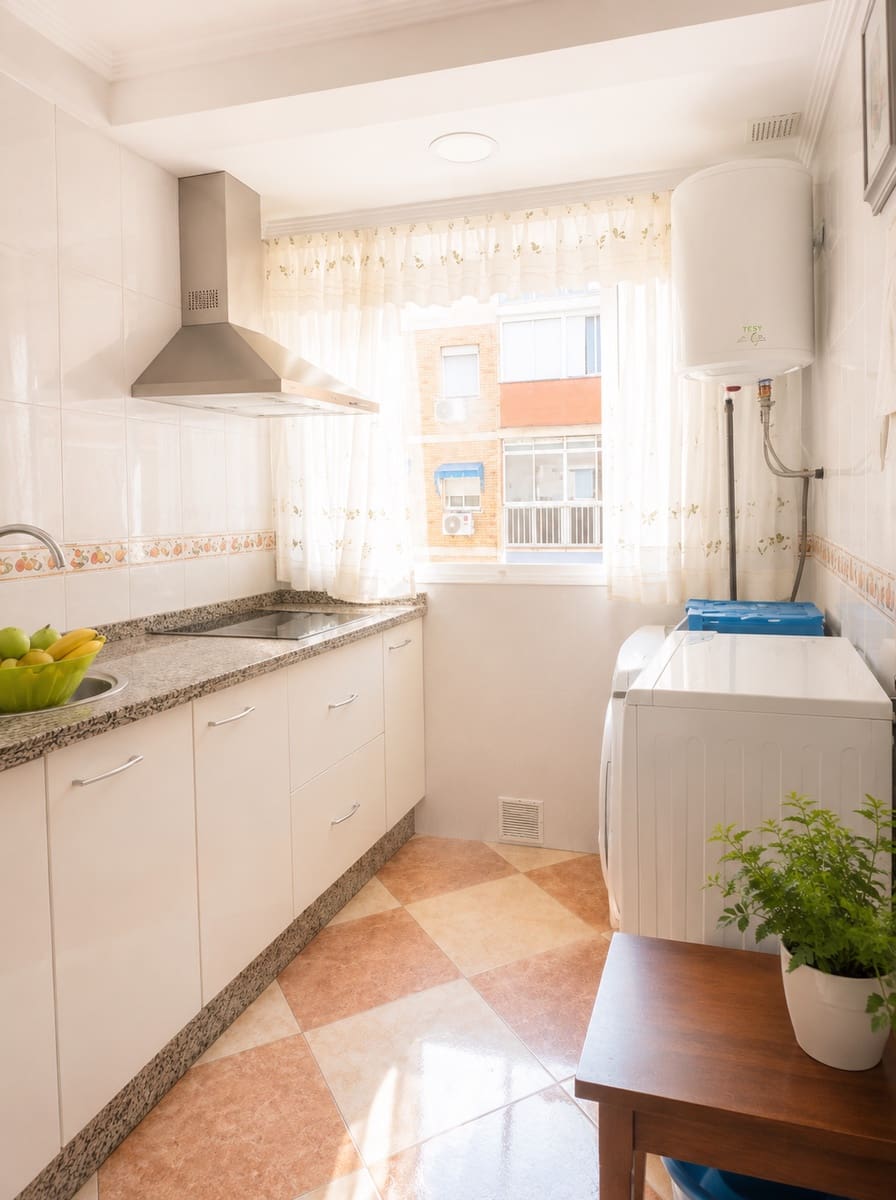 3 soveværelse Lejlighed til salg i Malaga by - € 239.900 (Ref: 9978042)