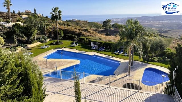 3 bedroom Semi-detached Villa for sale in Arenas with pool garage - € 420,000 (Ref: 10116020)