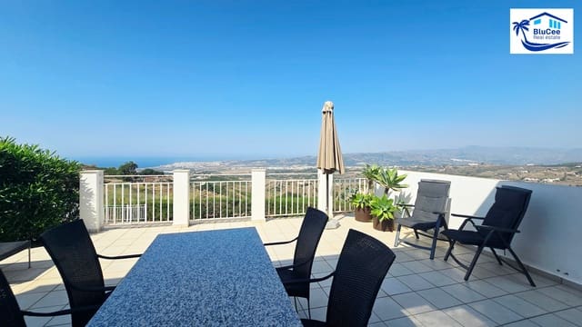 3 bedroom Semi-detached Villa for sale in Arenas with pool garage - € 420,000 (Ref: 10116020)