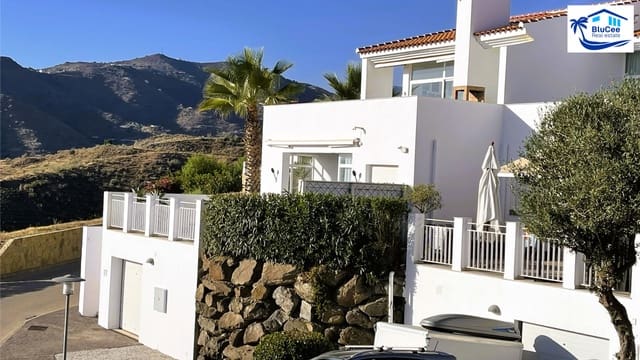 3 soverom Kjedet enebolig til salgs i Arenas med svømmebasseng garasje - € 395 000 (Ref: 10116020)