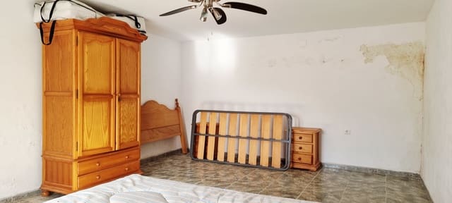 4 quarto Moradia para venda em Alcaucín com piscina garagem - 325 000 € (Ref: 10181666)