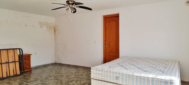 4 quarto Moradia para venda em Alcaucín com piscina garagem - 325 000 € (Ref: 10181666)