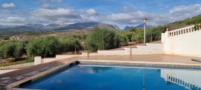 4 quarto Moradia para venda em Alcaucín com piscina garagem - 325 000 € (Ref: 10181666)