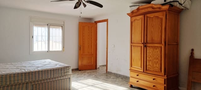 4 quarto Moradia para venda em Alcaucín com piscina garagem - 325 000 € (Ref: 10181666)