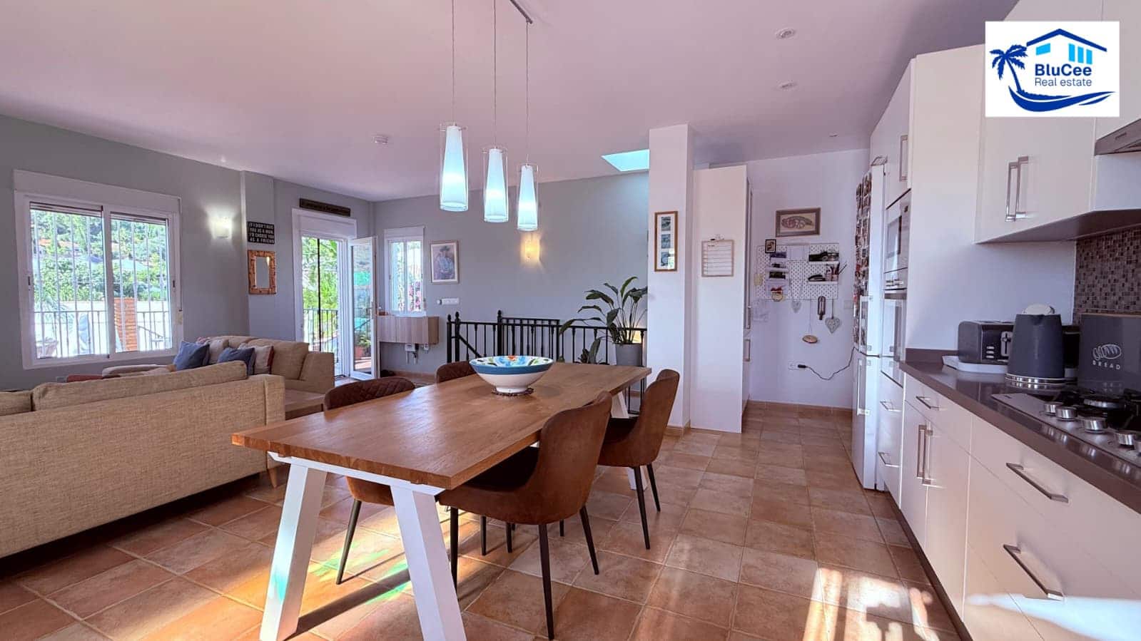 3 bedroom Villa for sale in Alcaucin with pool garage - € 399,000 (Ref: 10186226)