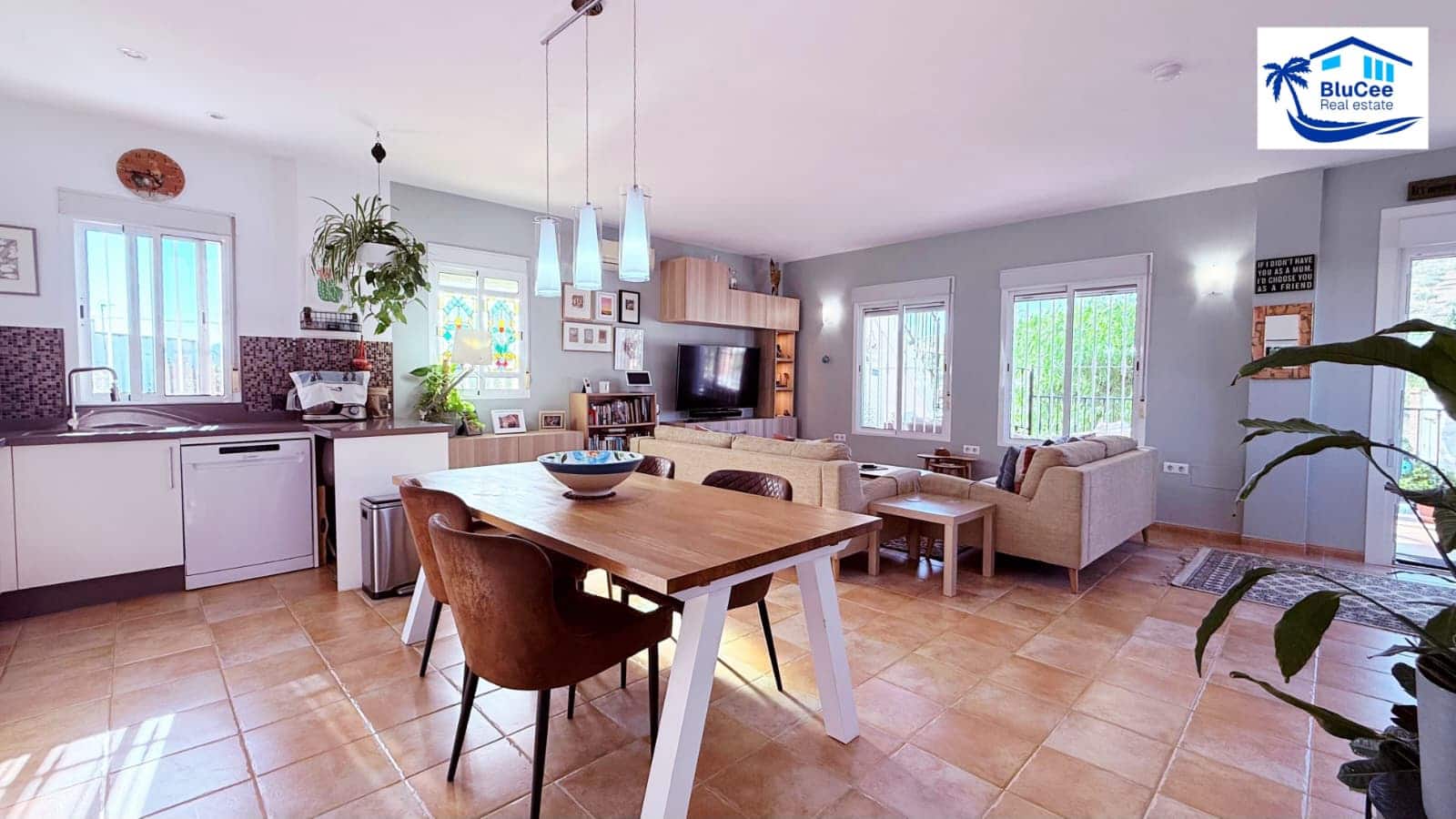 3 bedroom Villa for sale in Alcaucin with pool garage - € 399,000 (Ref: 10186226)