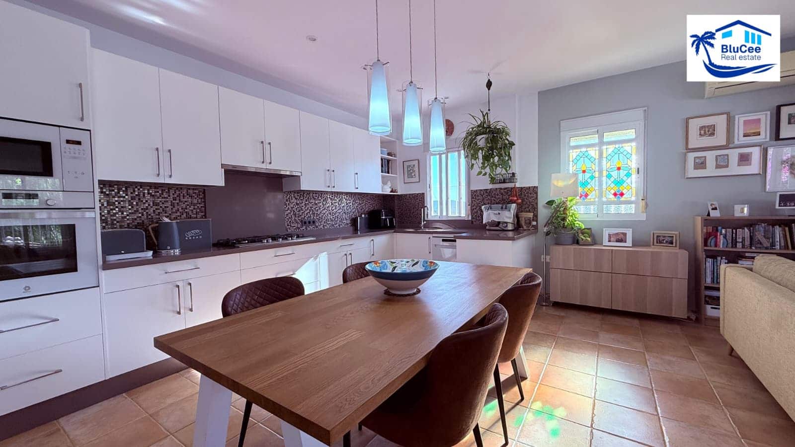3 bedroom Villa for sale in Alcaucin with pool garage - € 399,000 (Ref: 10186226)