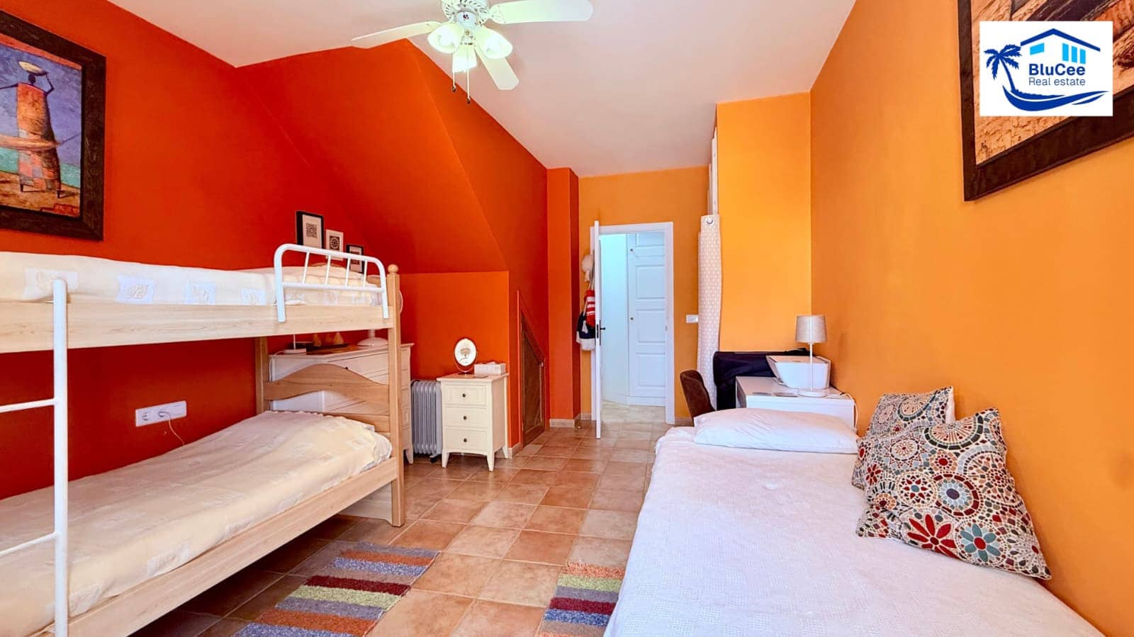 3 bedroom Villa for sale in Alcaucin with pool garage - € 399,000 (Ref: 10186226)