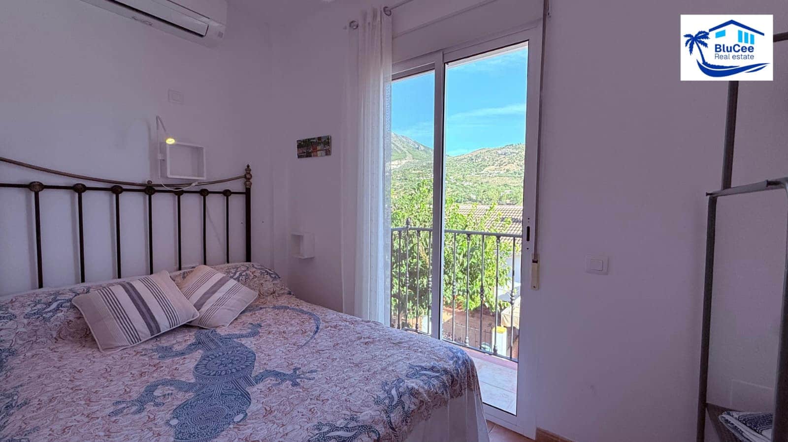 3 bedroom Villa for sale in Alcaucin with pool garage - € 399,000 (Ref: 10186226)