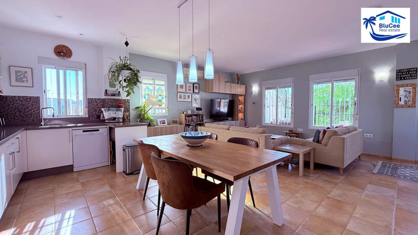 3 bedroom Villa for sale in Alcaucin with pool garage - € 399,000 (Ref: 10186226)