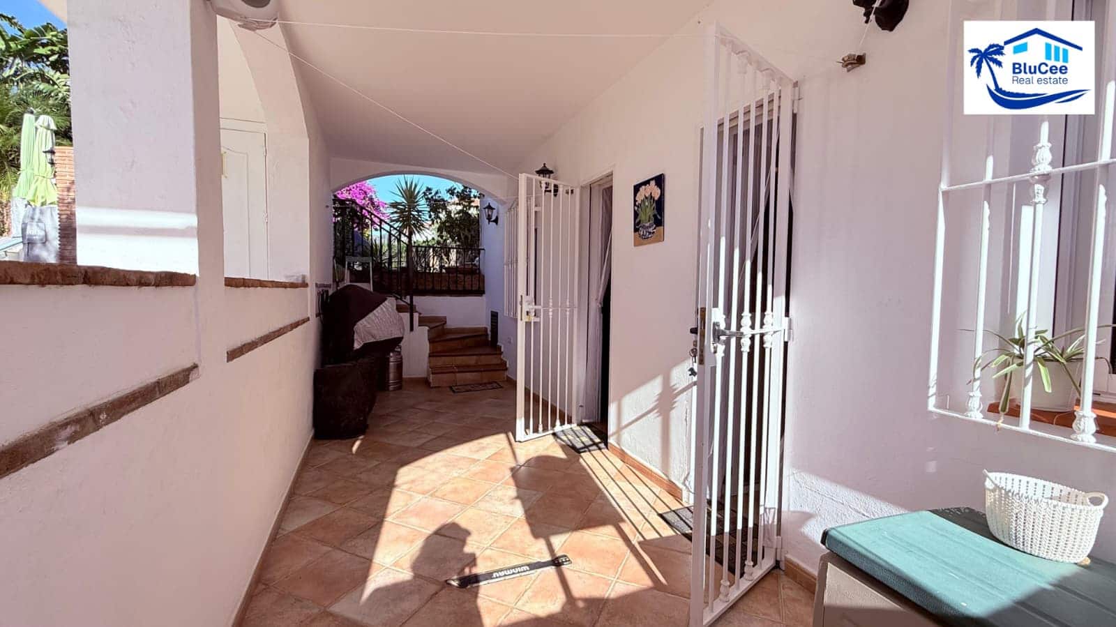 3 bedroom Villa for sale in Alcaucin with pool garage - € 399,000 (Ref: 10186226)