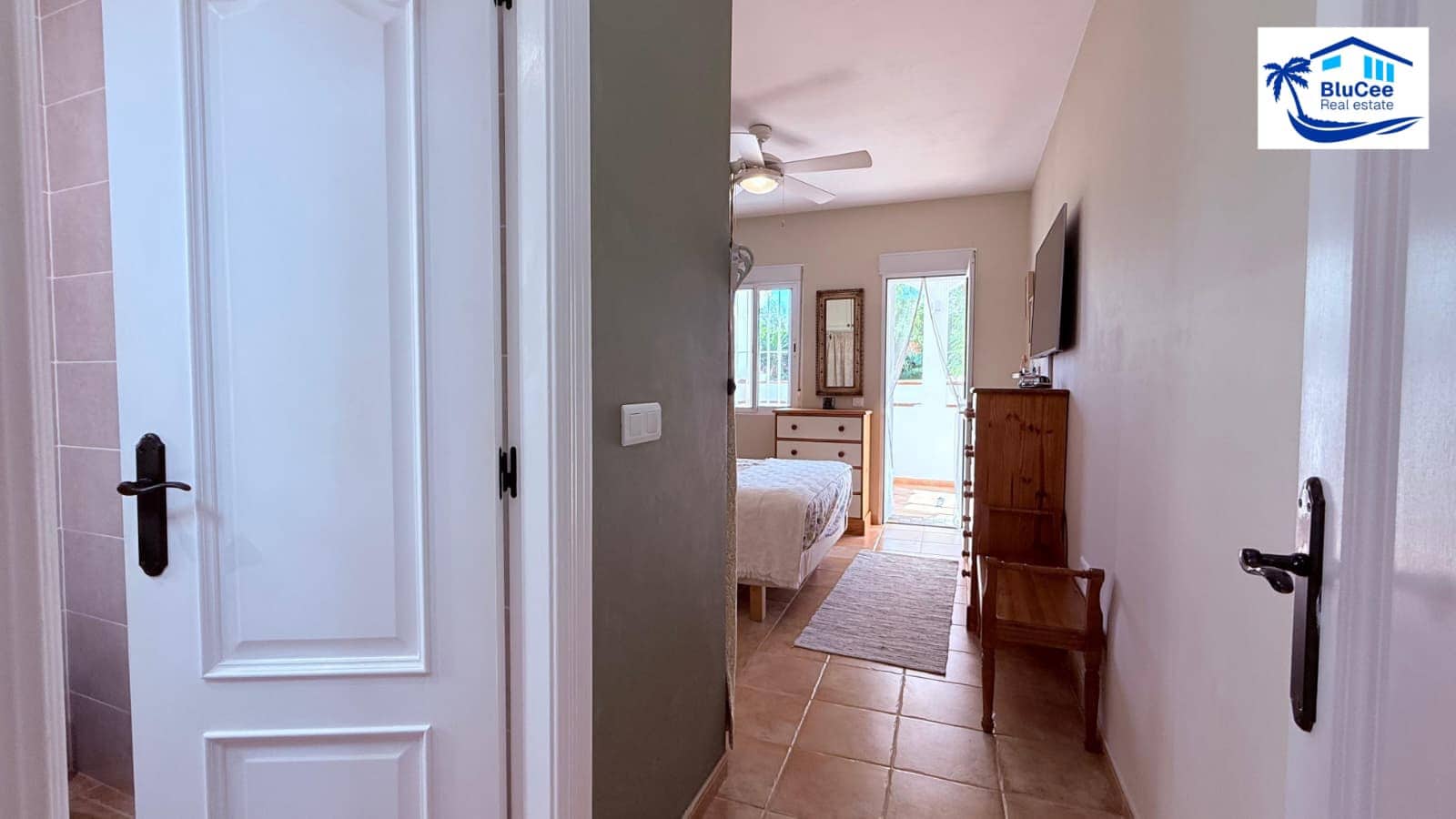 3 bedroom Villa for sale in Alcaucin with pool garage - € 399,000 (Ref: 10186226)
