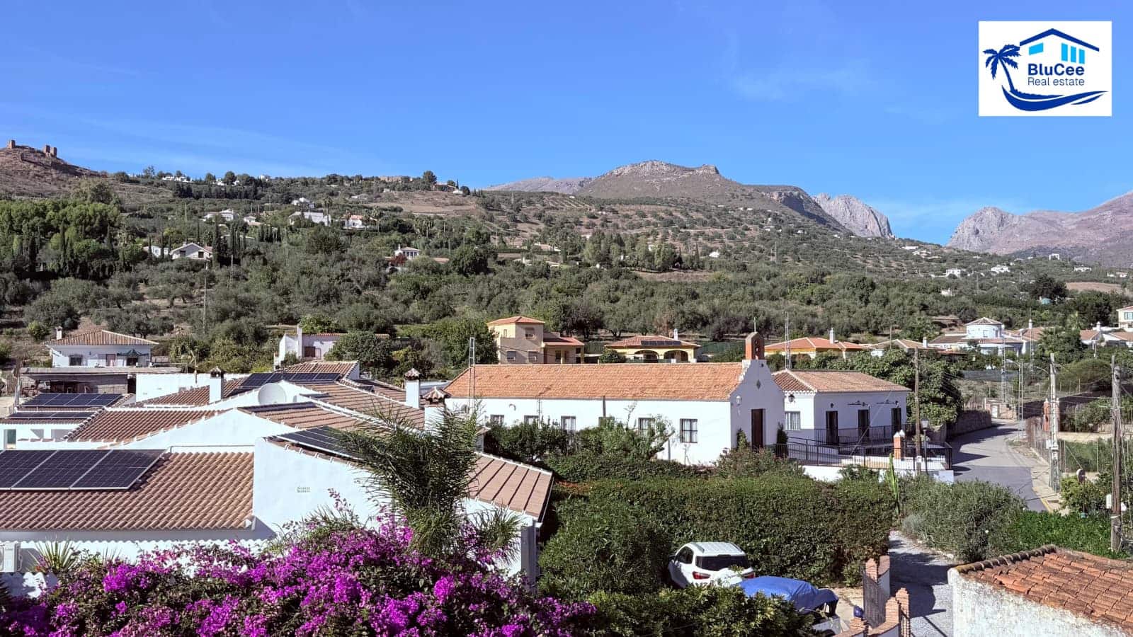 3 bedroom Villa for sale in Alcaucin with pool garage - € 399,000 (Ref: 10186226)