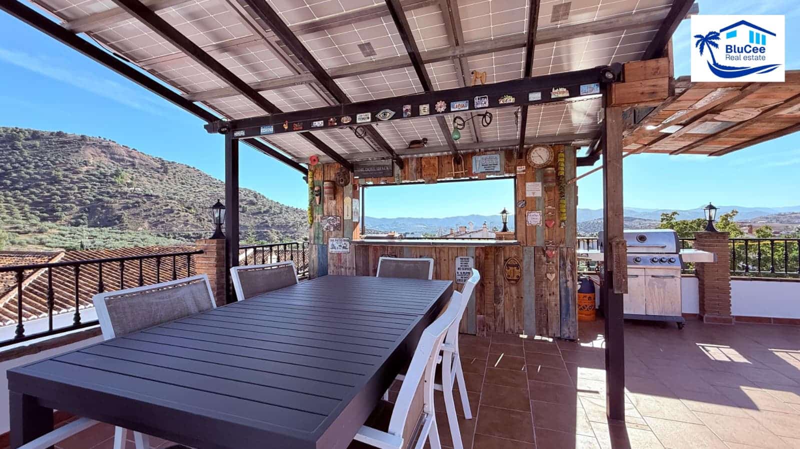 3 bedroom Villa for sale in Alcaucin with pool garage - € 399,000 (Ref: 10186226)