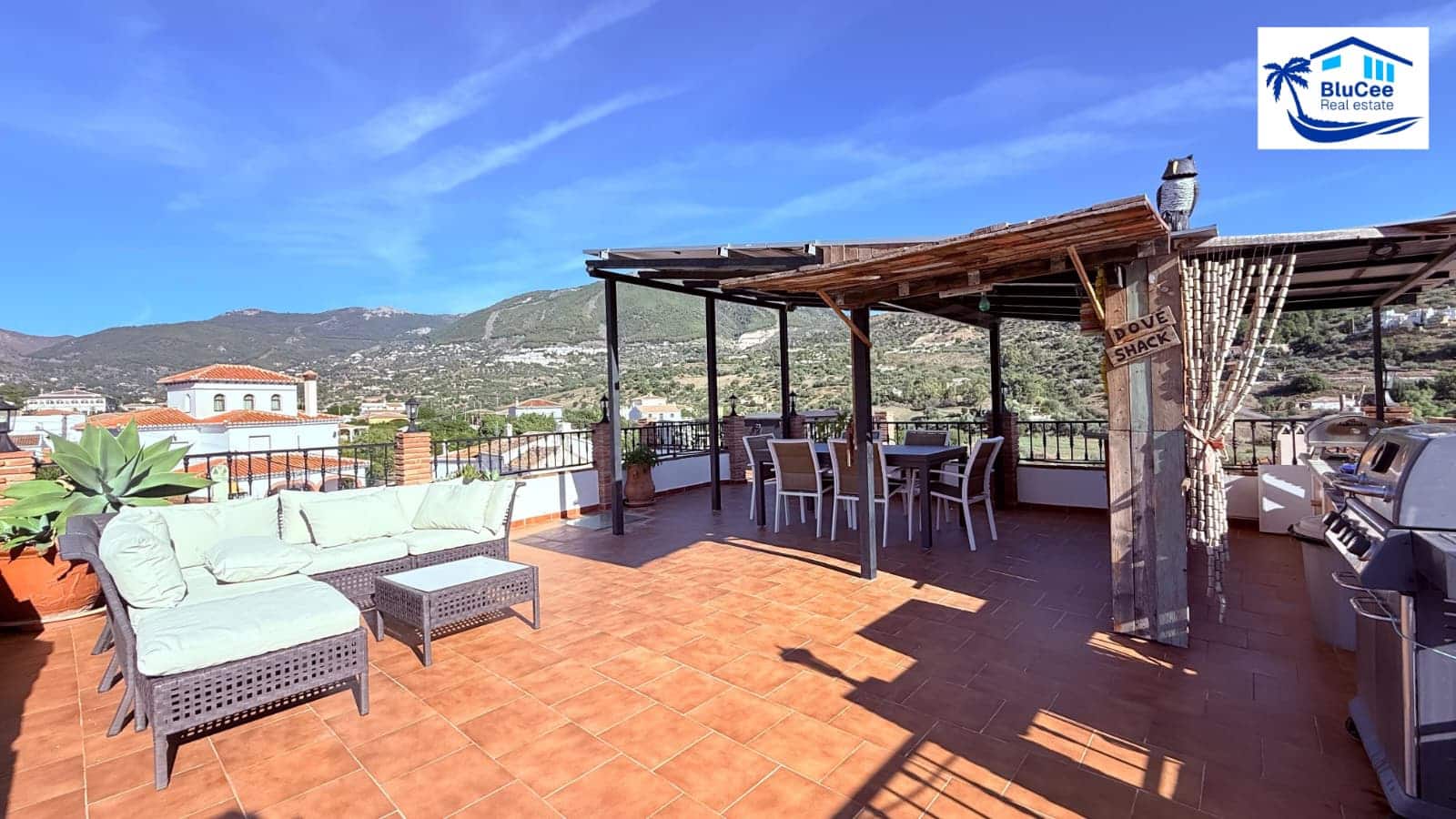 3 bedroom Villa for sale in Alcaucin with pool garage - € 399,000 (Ref: 10186226)