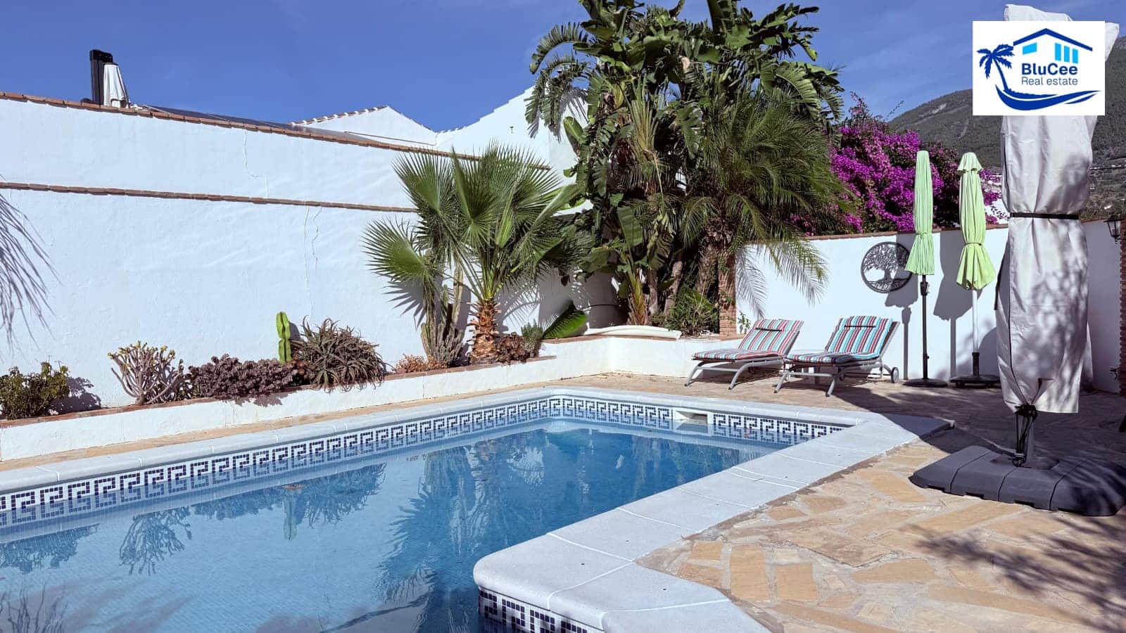 3 bedroom Villa for sale in Alcaucin with pool garage - € 399,000 (Ref: 10186226)