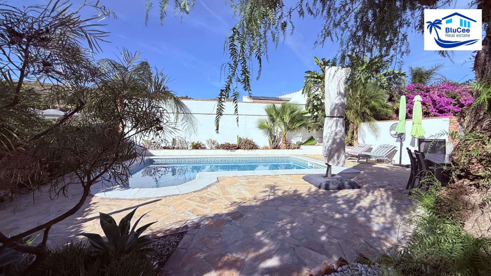 3 bedroom Villa for sale in Alcaucin with pool garage - € 399,000 (Ref: 10186226)