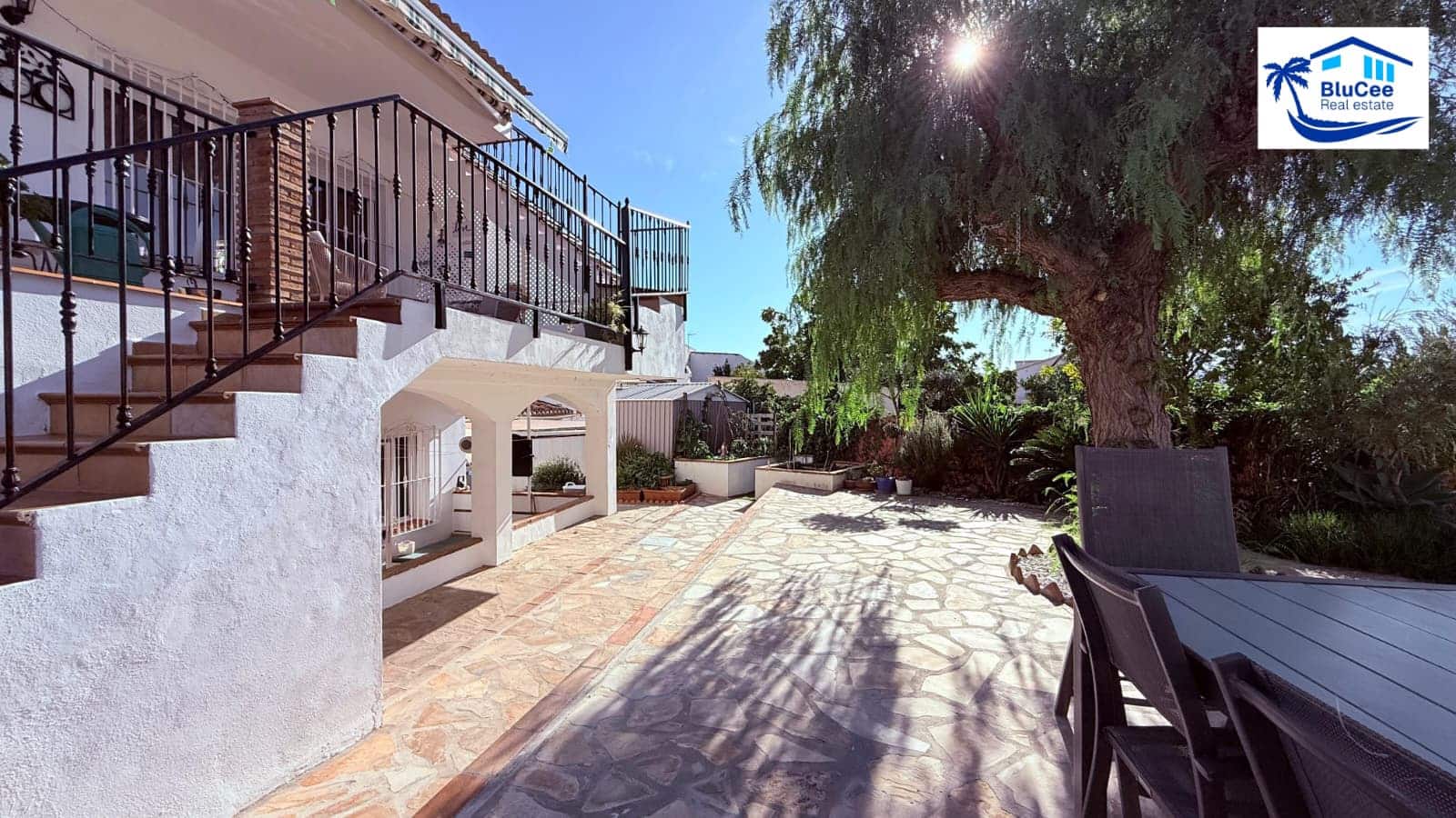 3 bedroom Villa for sale in Alcaucin with pool garage - € 399,000 (Ref: 10186226)