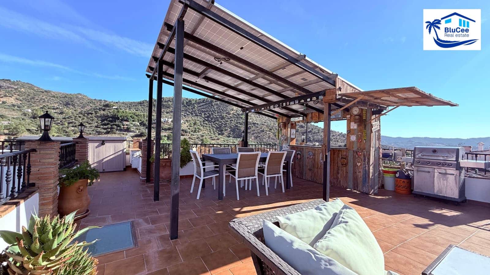3 bedroom Villa for sale in Alcaucin with pool garage - € 399,000 (Ref: 10186226)