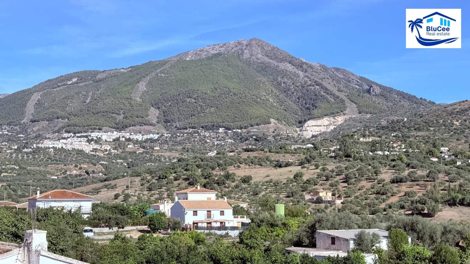 3 bedroom Villa for sale in Alcaucin with pool garage - € 399,000 (Ref: 10186226)