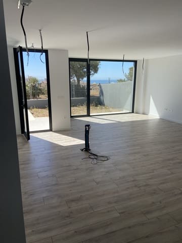 3 makuuhuone Paritalo myytävänä paikassa Torre del Mar, Vélez-Málaga mukana uima-altaan 
autotalli - 579 900 € (Ref: 7833196)