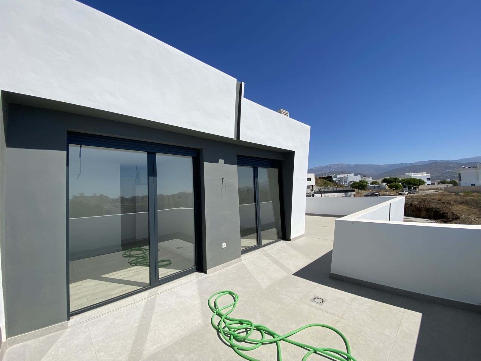 3 sypialnia Dom blizniak na sprzedaż w Torre del Mar z basenem garażem - 579 900 € (Ref: 7833196)