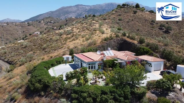 5 sovrum Villa till salu i Canillas de Aceituno med garage - 345 000 € (Ref: 8343649)