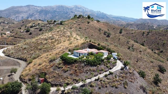 5 sovrum Villa till salu i Canillas de Aceituno med garage - 345 000 € (Ref: 8343649)