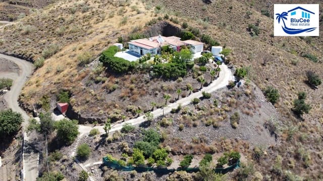 5 sovrum Villa till salu i Canillas de Aceituno med garage - 345 000 € (Ref: 8343649)