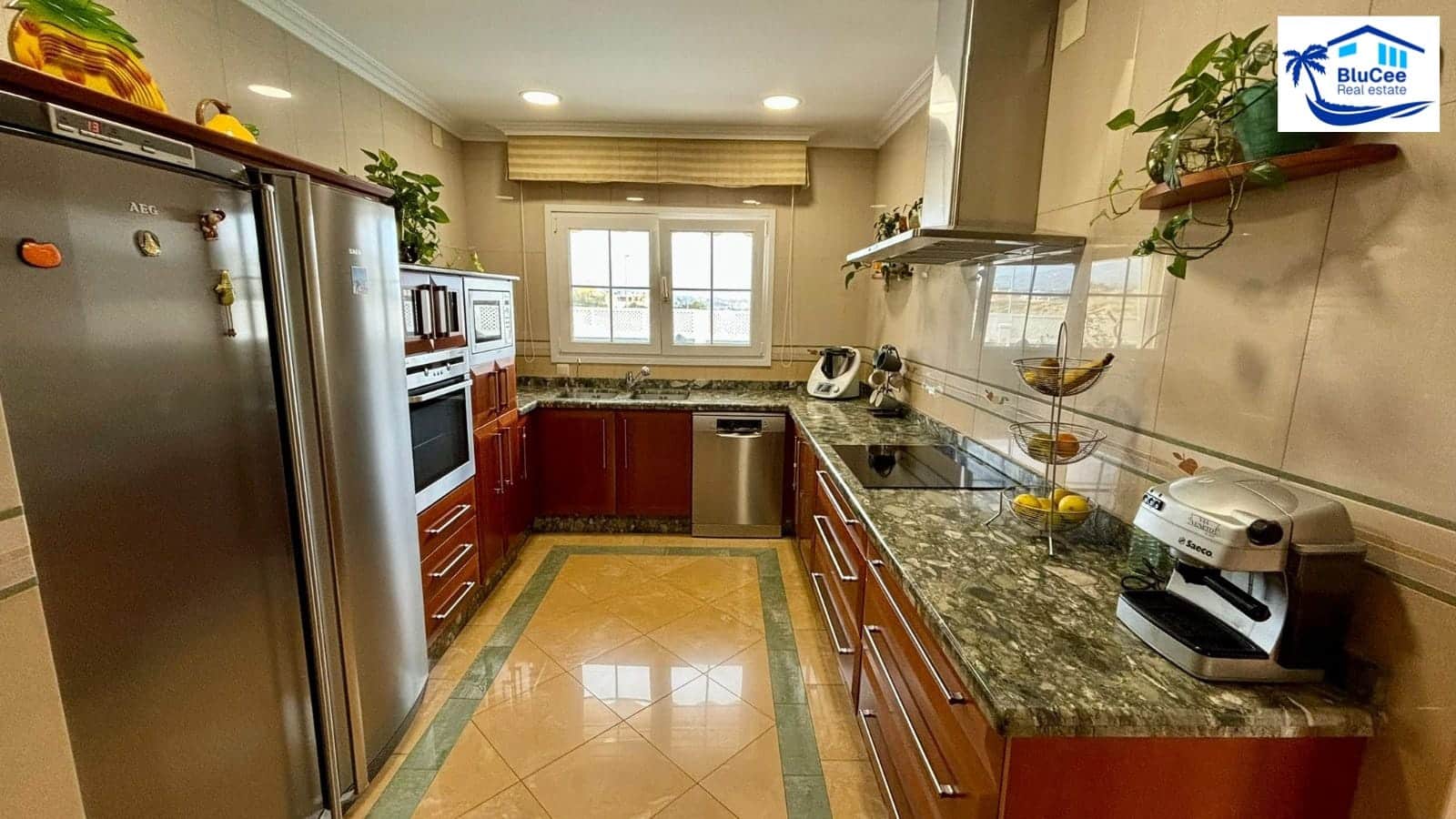 5 soveværelse Villa til salg i Torre del Mar med swimmingpool garage - € 875.000 (Ref: 8671247)