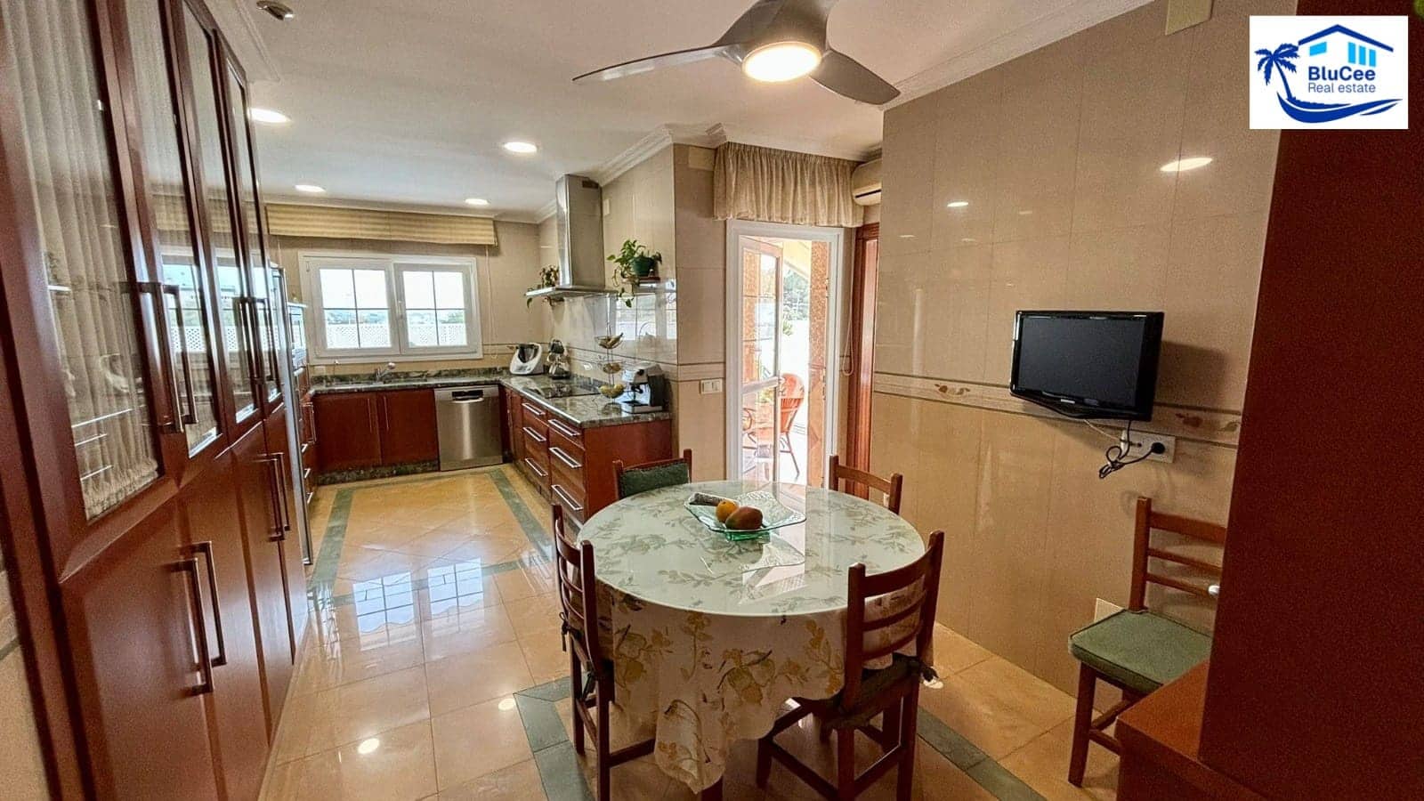 5 soveværelse Villa til salg i Torre del Mar med swimmingpool garage - € 875.000 (Ref: 8671247)