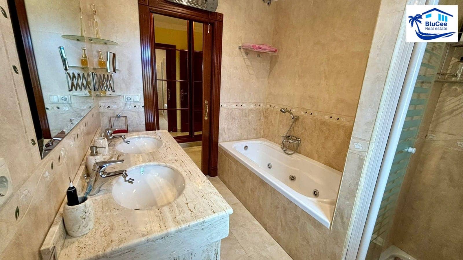 5 soveværelse Villa til salg i Torre del Mar med swimmingpool garage - € 875.000 (Ref: 8671247)