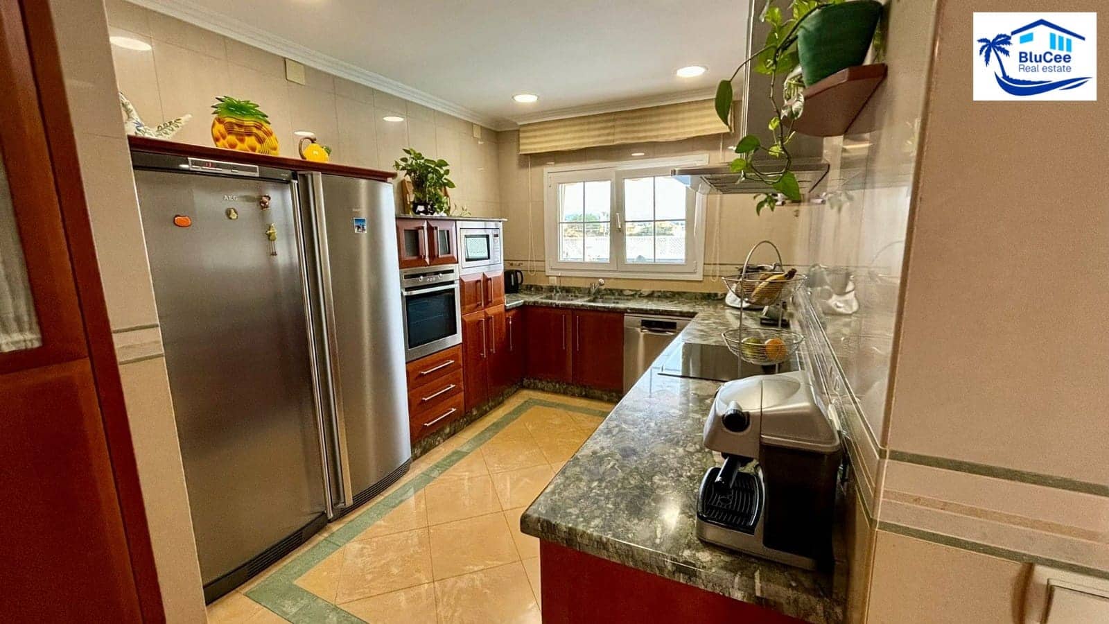 5 soveværelse Villa til salg i Torre del Mar med swimmingpool garage - € 875.000 (Ref: 8671247)