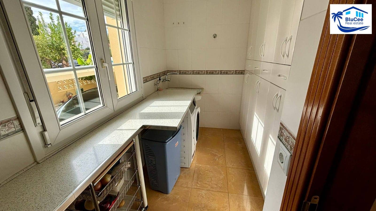 5 soveværelse Villa til salg i Torre del Mar med swimmingpool garage - € 875.000 (Ref: 8671247)