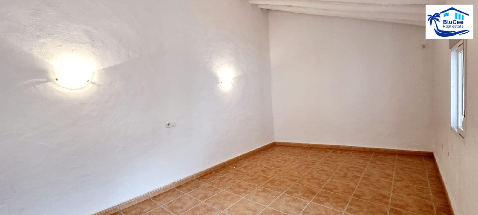 4 slaapkamer Huis te koop in Periana met garage - € 105.000 (Ref: 8710450)