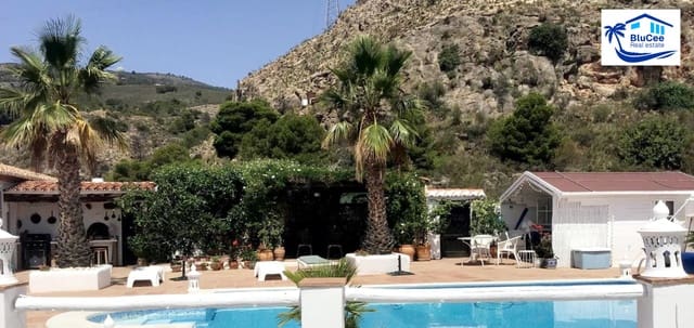 3 bedroom Villa for sale in Gualchos with pool - € 535,000 (Ref: 8845787)